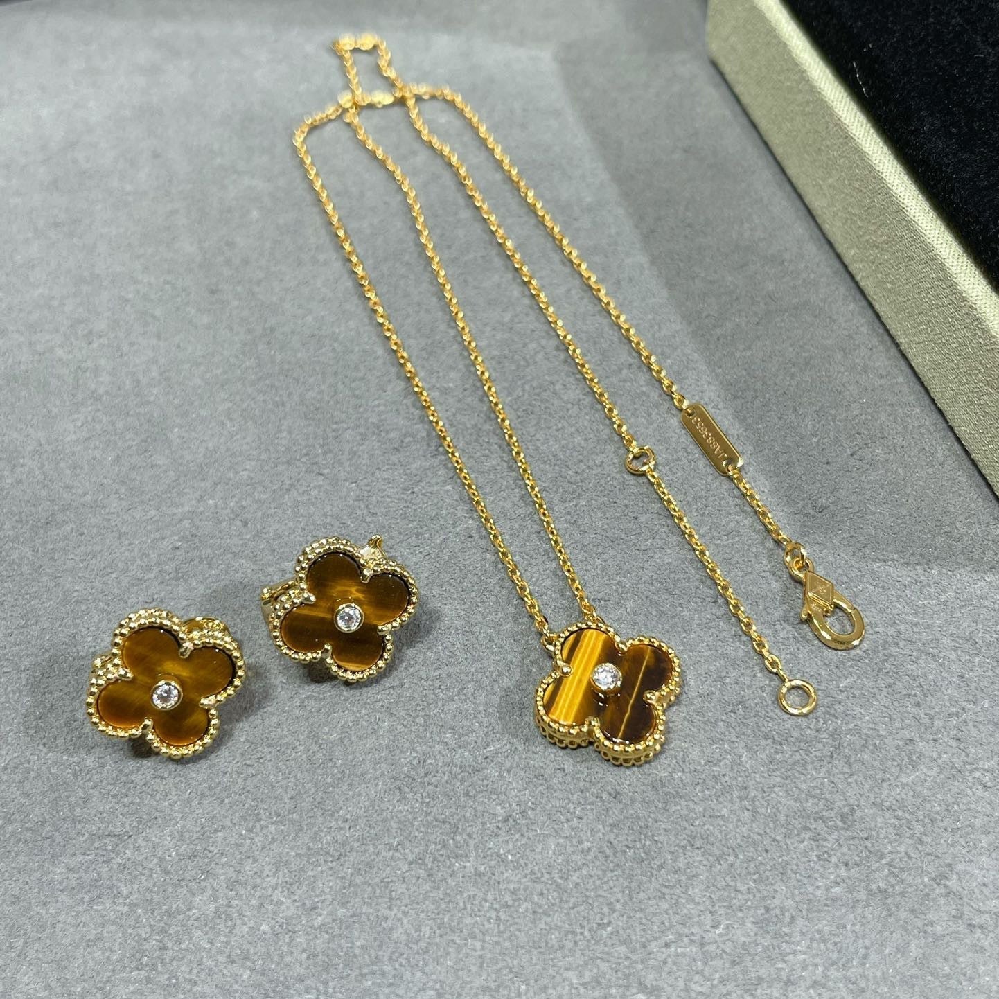 [Vellora-Opalyn]CLOVER 15MM DIAMOND AND YELLOW TIGER'S EYE AGATE necklace