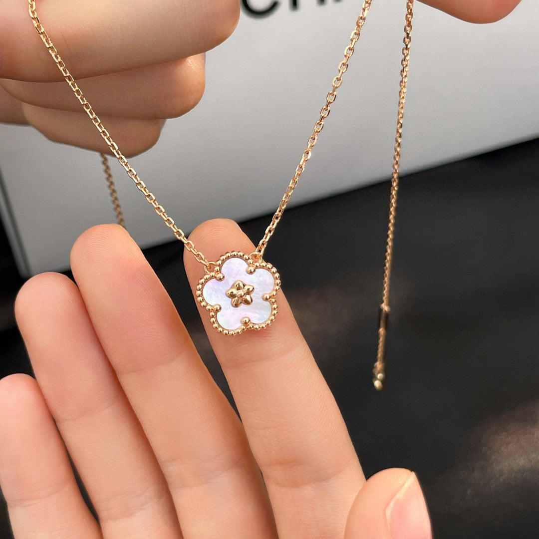 [Vellora-Opalyn]LUCKY  WHITE MOP  PLUM BLOSSOM NECKLACE