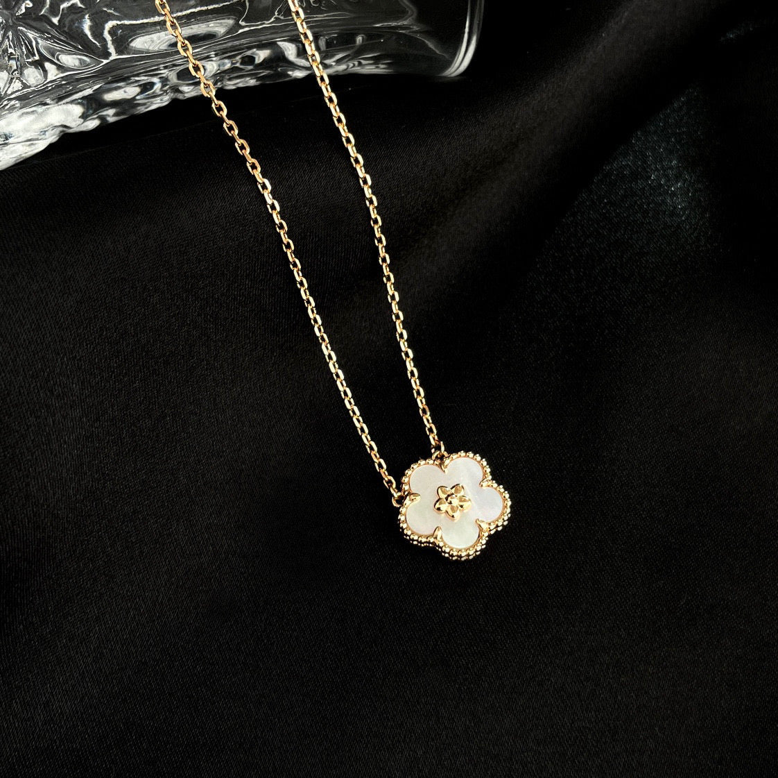 [Vellora-Opalyn]LUCKY  WHITE MOP  PLUM BLOSSOM NECKLACE