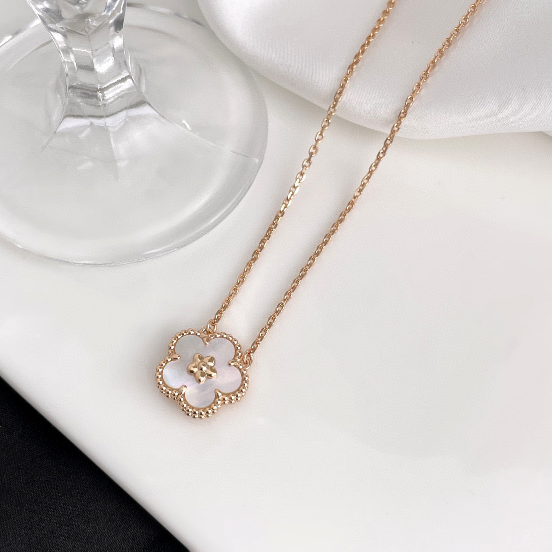 [Vellora-Opalyn]LUCKY  WHITE MOP  PLUM BLOSSOM NECKLACE