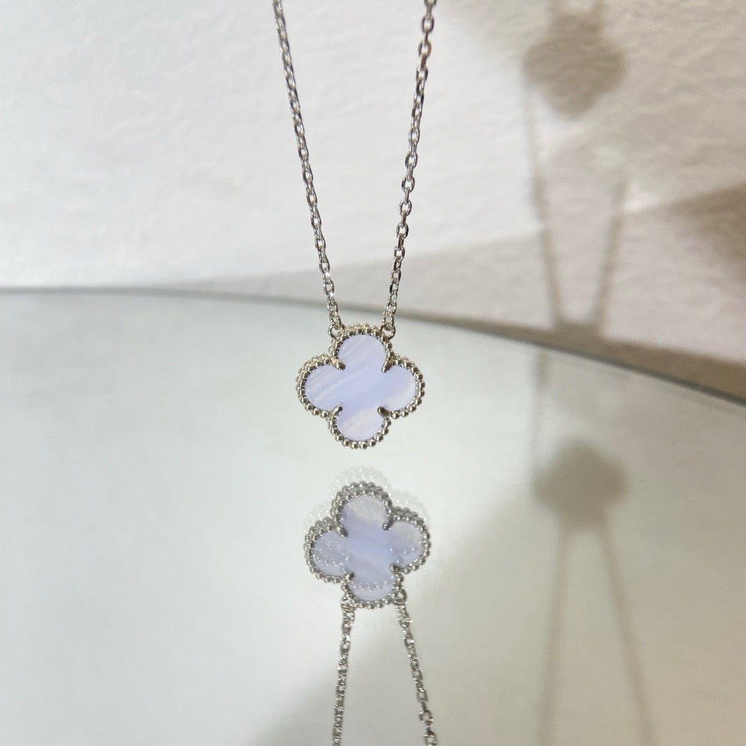 [Vellora-Opalyn]CLOVER 15MM BLUE CHALCEDONY NECKLACE SILVER