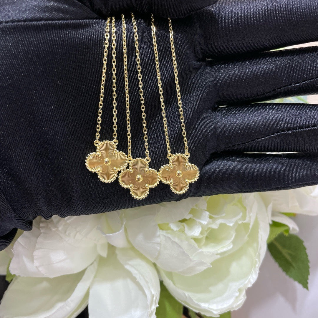 [Vellora-Opalyn]CLOVER 15MM LASER NECKLACE