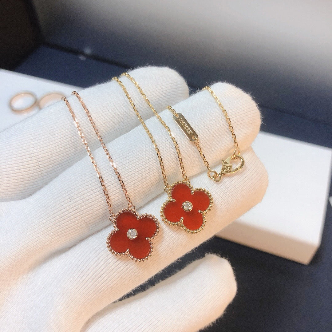 [Vellora Opalyn] CLOVER 15MM DIAMOND CARNELIAN NECKLACE