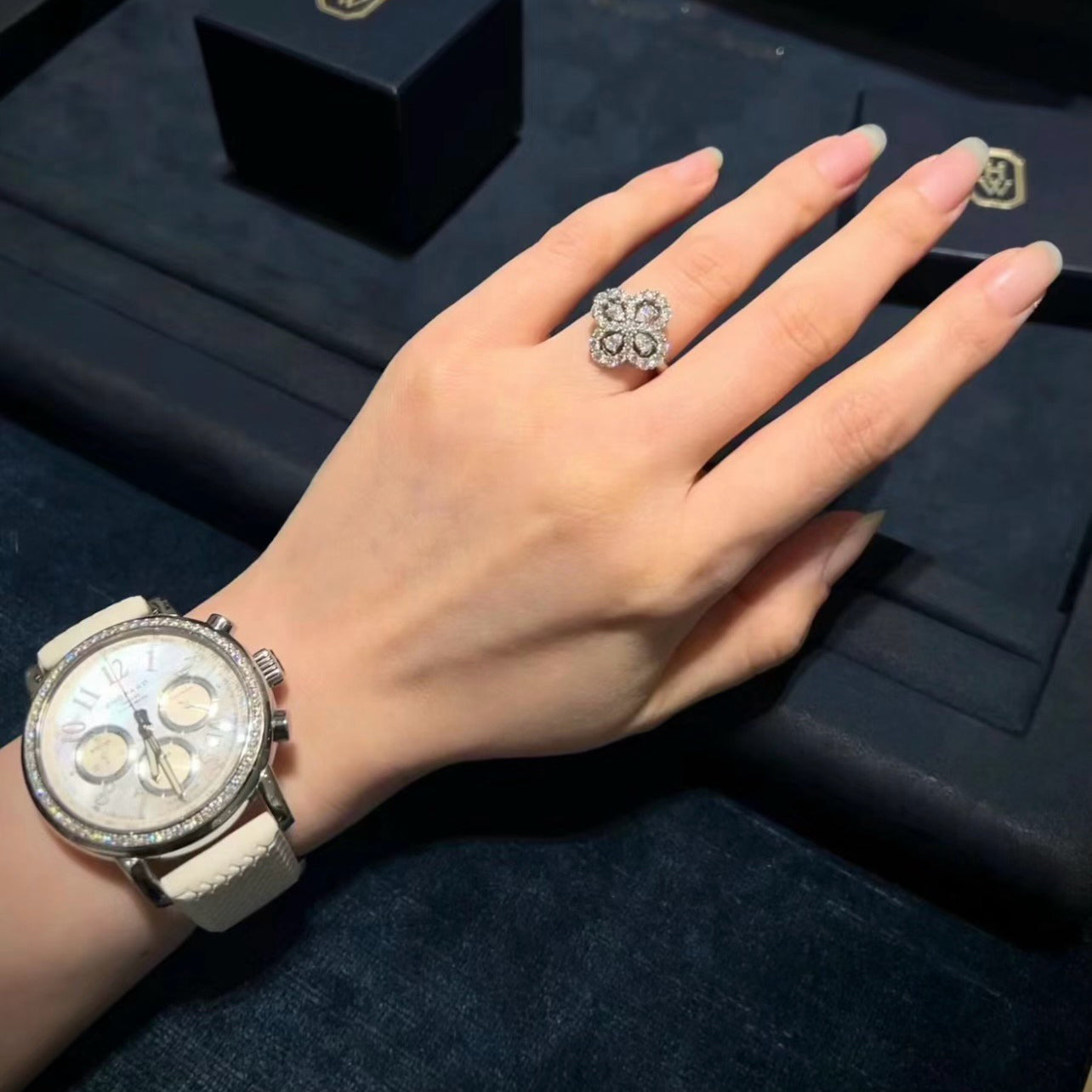 [Vellora-Opalyn]LOOP RING FULL MOTIF DIAMOND 16MM SILVE