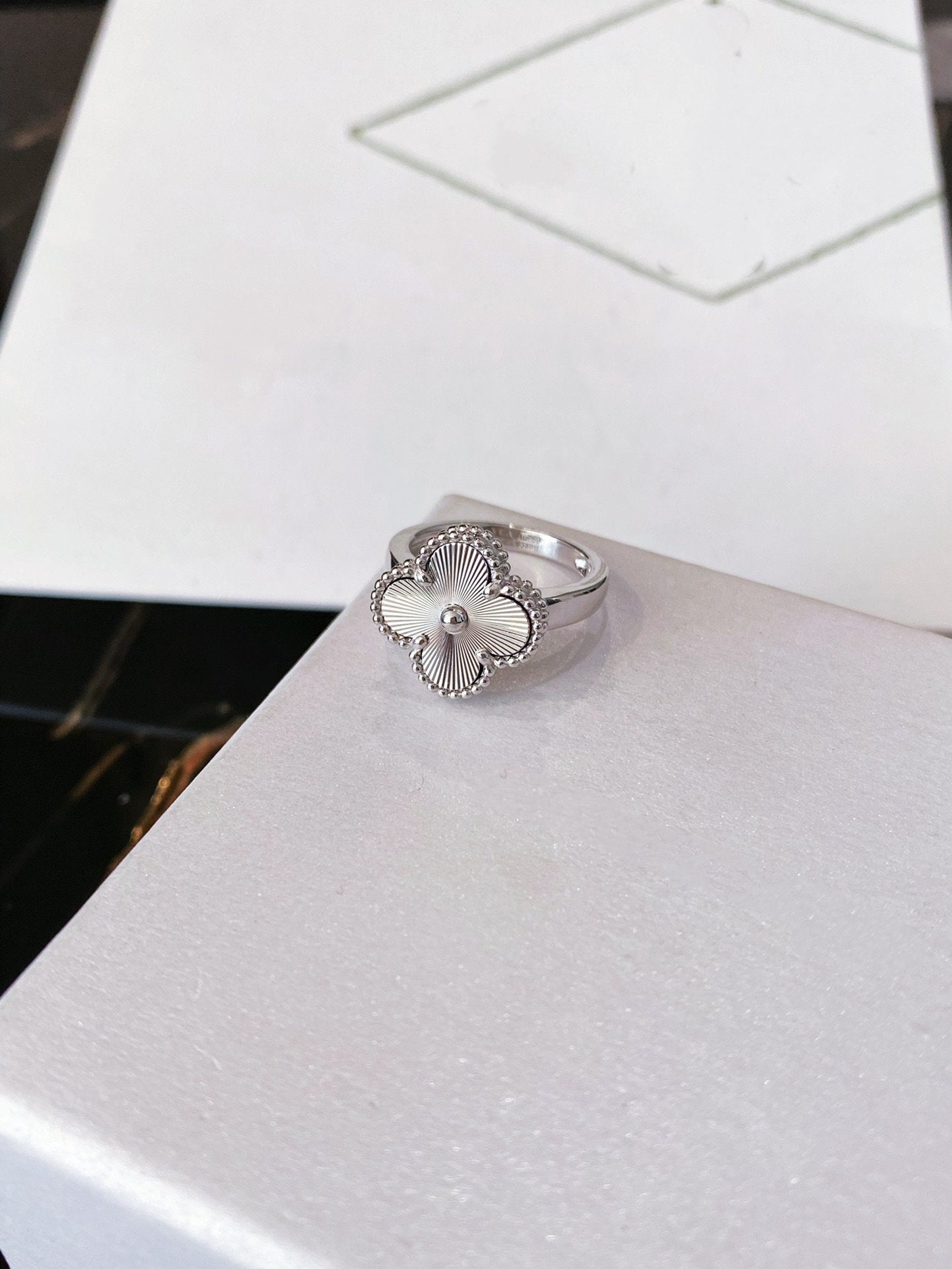 [Vellora-Opalyn]CLOVER SILVER RING