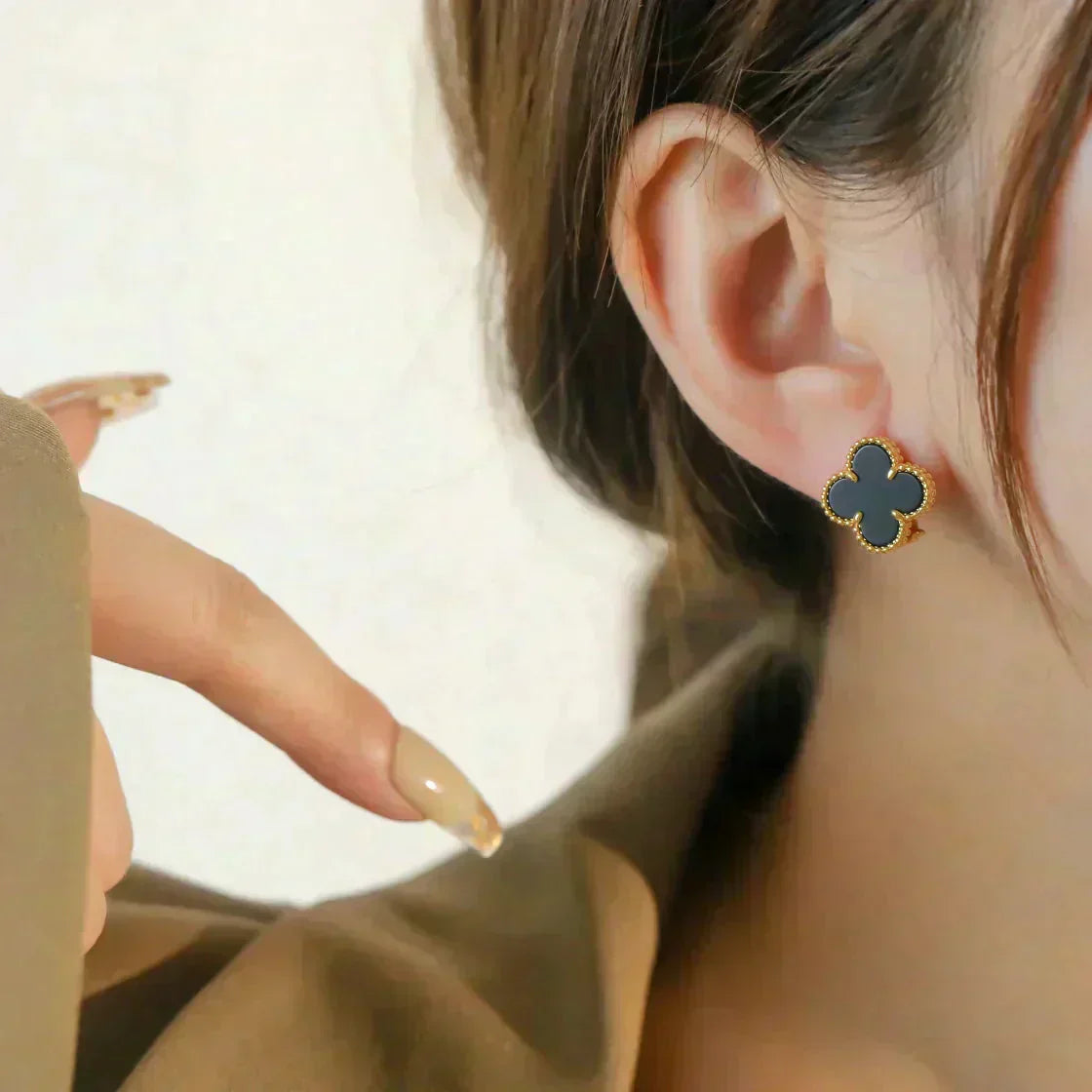 [Vellora-Opalyn]CLOVER MEDIUM 1 MOTIFS  ONYX STUD EARRINGS