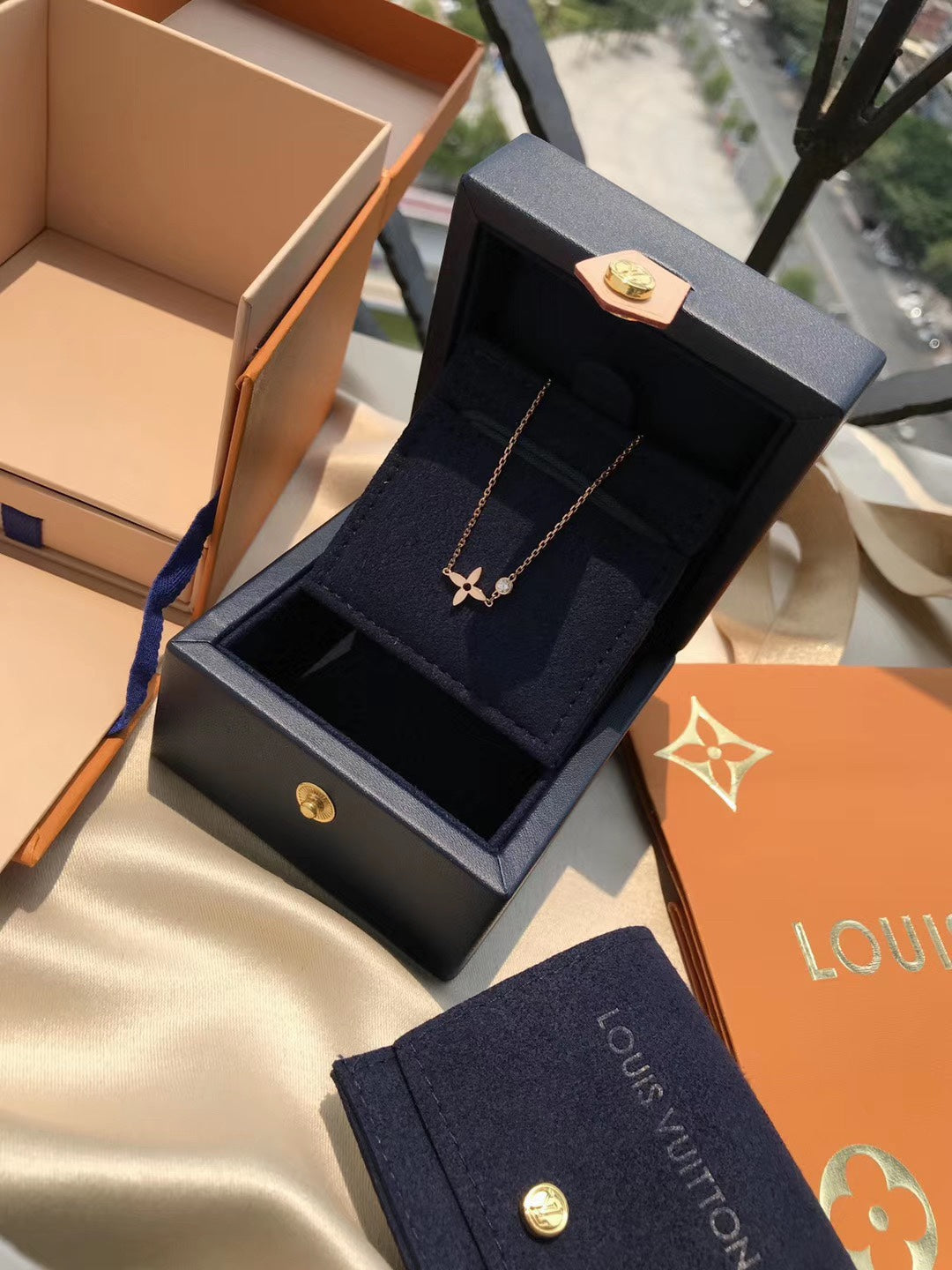 [Vellora-Opalyn]BLOSSOM PENDANT PINK GOLD AND DIAMOND