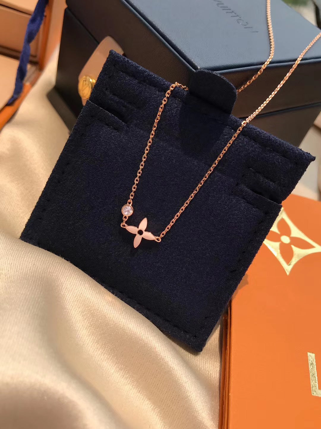 [Vellora-Opalyn]BLOSSOM PENDANT PINK GOLD AND DIAMOND