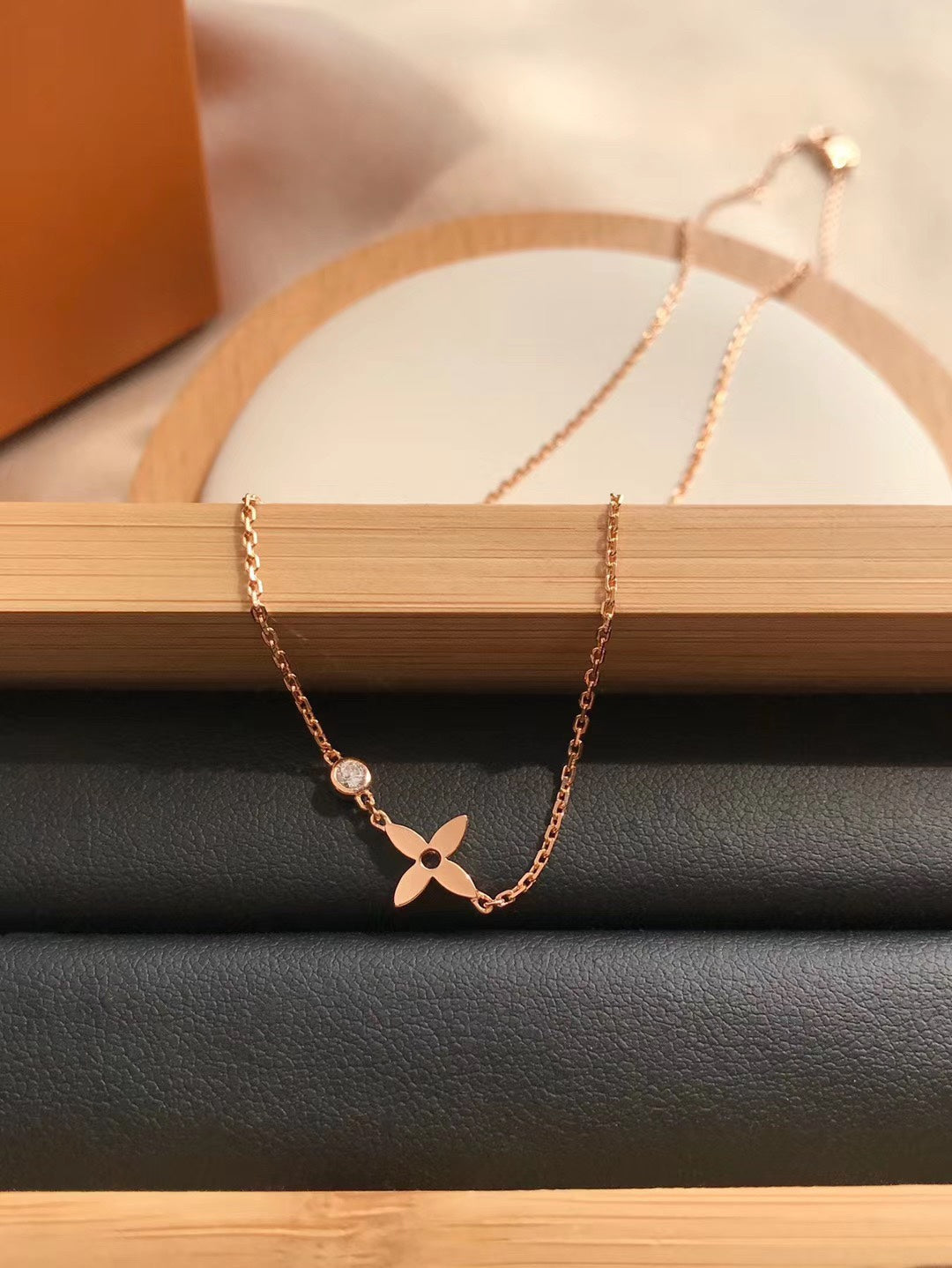 [Vellora-Opalyn]BLOSSOM PENDANT PINK GOLD AND DIAMOND