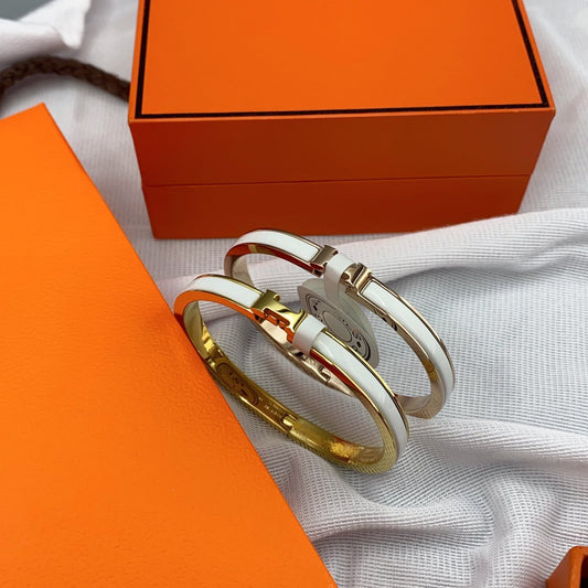 [Vellora-Opalyn]CLASSIC HM CLIC WHITE 8MM ENAMEL BRACELET