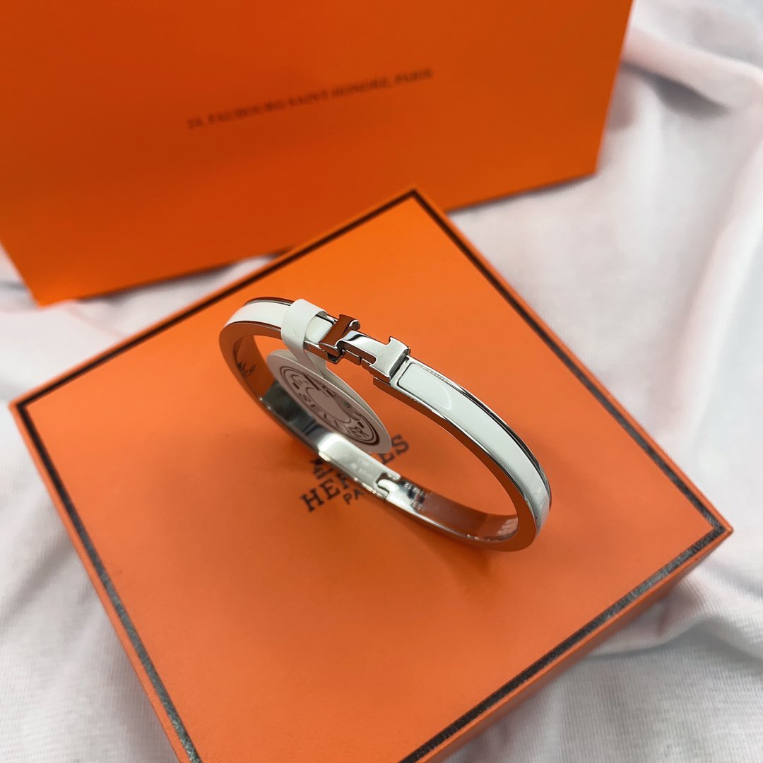 [Vellora-Opalyn]CLASSIC HM CLIC WHITE 8MM ENAMEL BRACELET