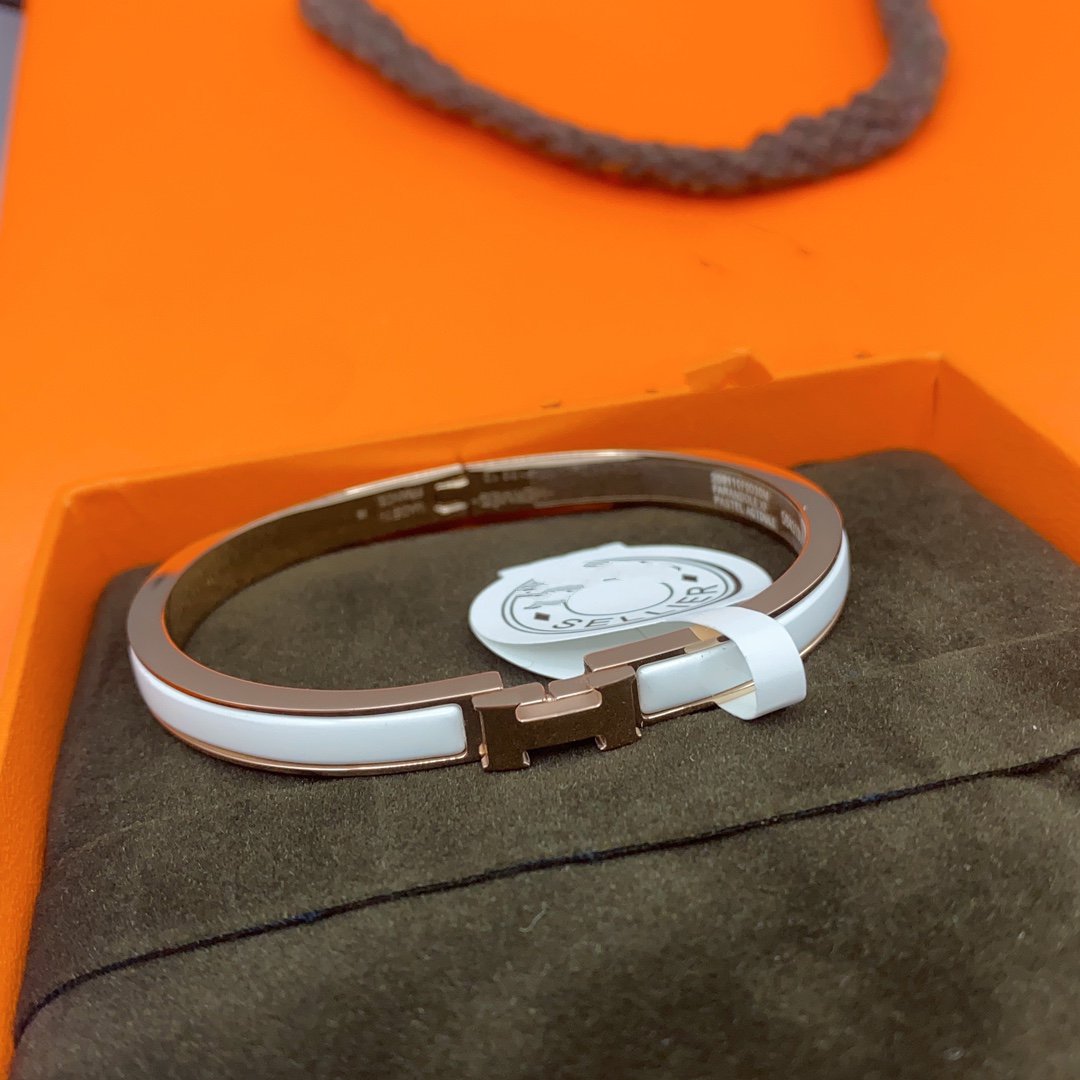 [Vellora-Opalyn]CLASSIC HM CLIC WHITE 8MM ENAMEL BRACELET