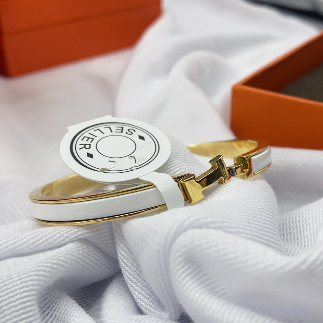 [Vellora-Opalyn]CLASSIC HM CLIC WHITE 8MM ENAMEL BRACELET