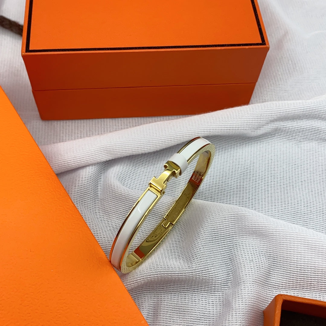 [Vellora-Opalyn]CLASSIC HM CLIC WHITE 8MM ENAMEL BRACELET