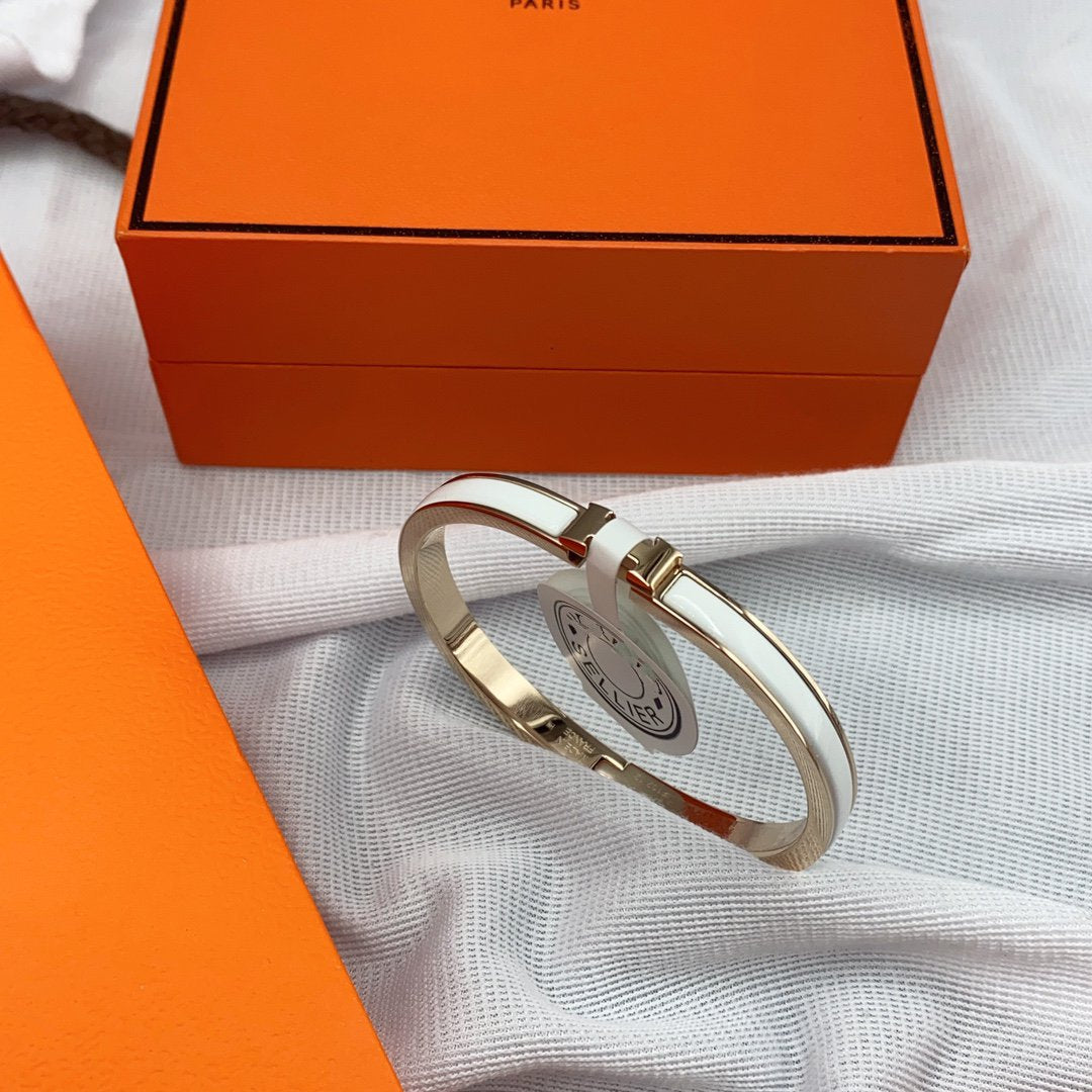 [Vellora-Opalyn]CLASSIC HM CLIC WHITE 8MM ENAMEL BRACELET