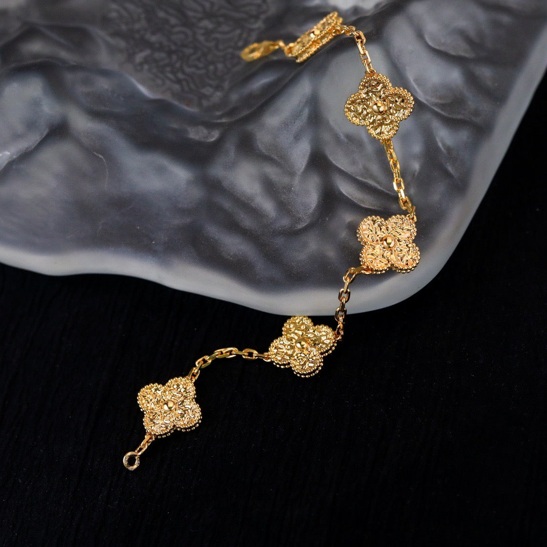 [Vellora-Opalyn]CLOVER 5 MOTIFS BRONZING BRACELET