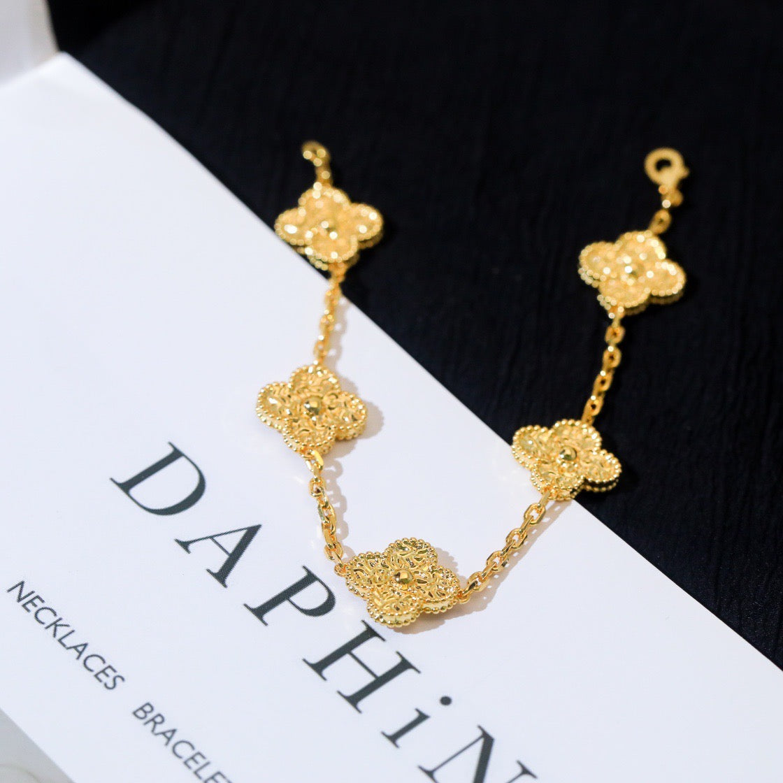 [Vellora-Opalyn]CLOVER 5 MOTIFS BRONZING BRACELET