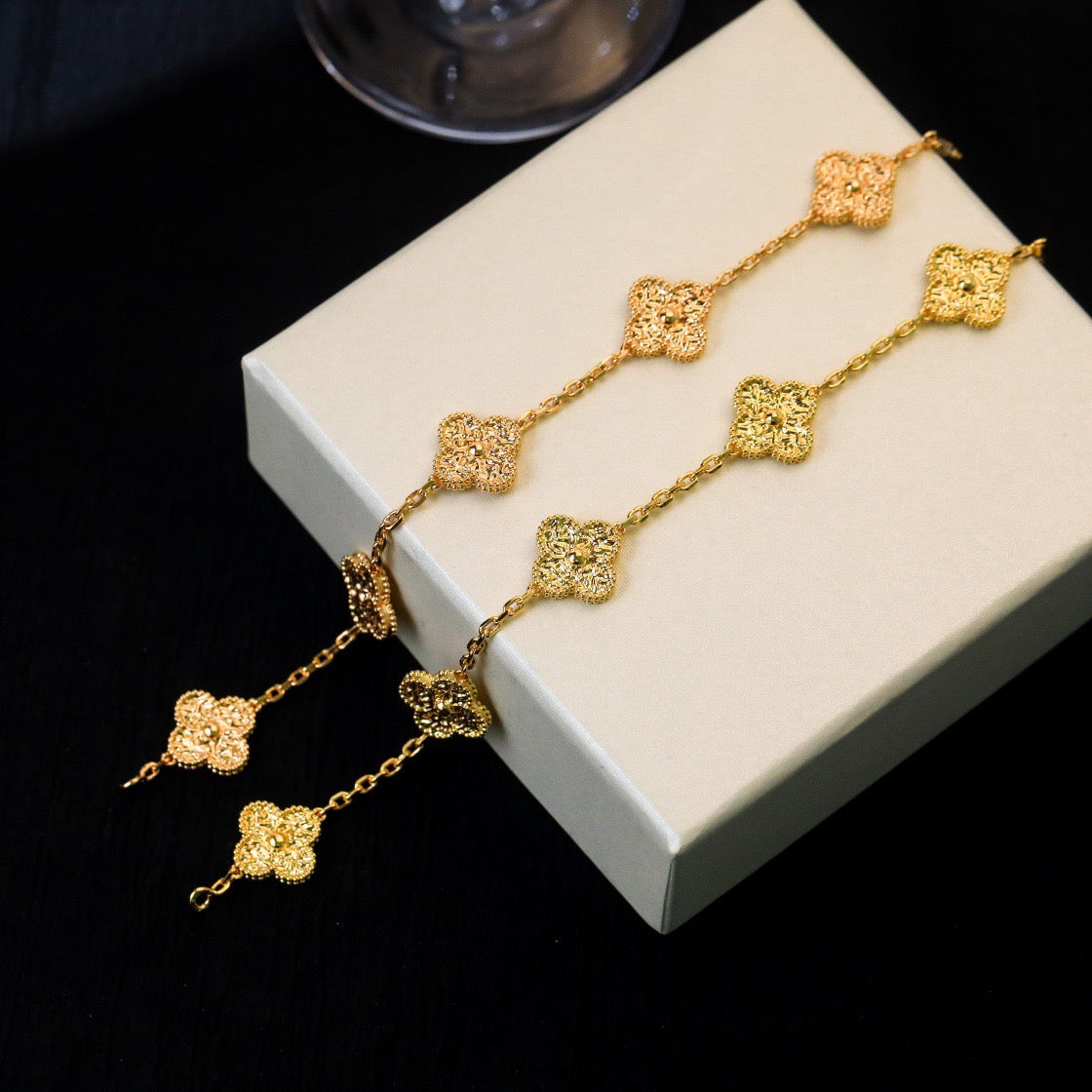 [Vellora-Opalyn]CLOVER 5 MOTIFS BRONZING BRACELET