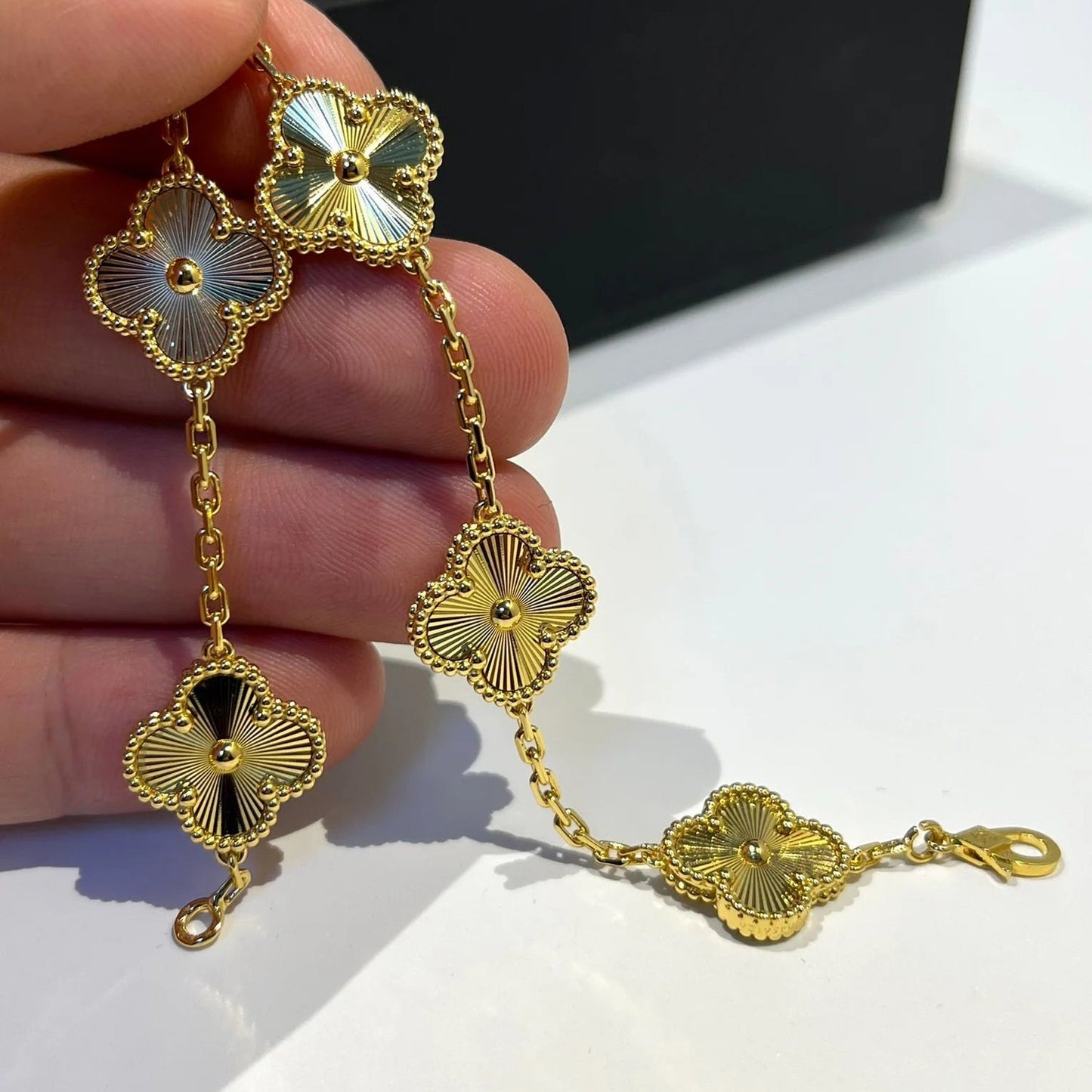 [Vellora-Opalyn]CLOVER 5 FLOWERS LASER BRACELET