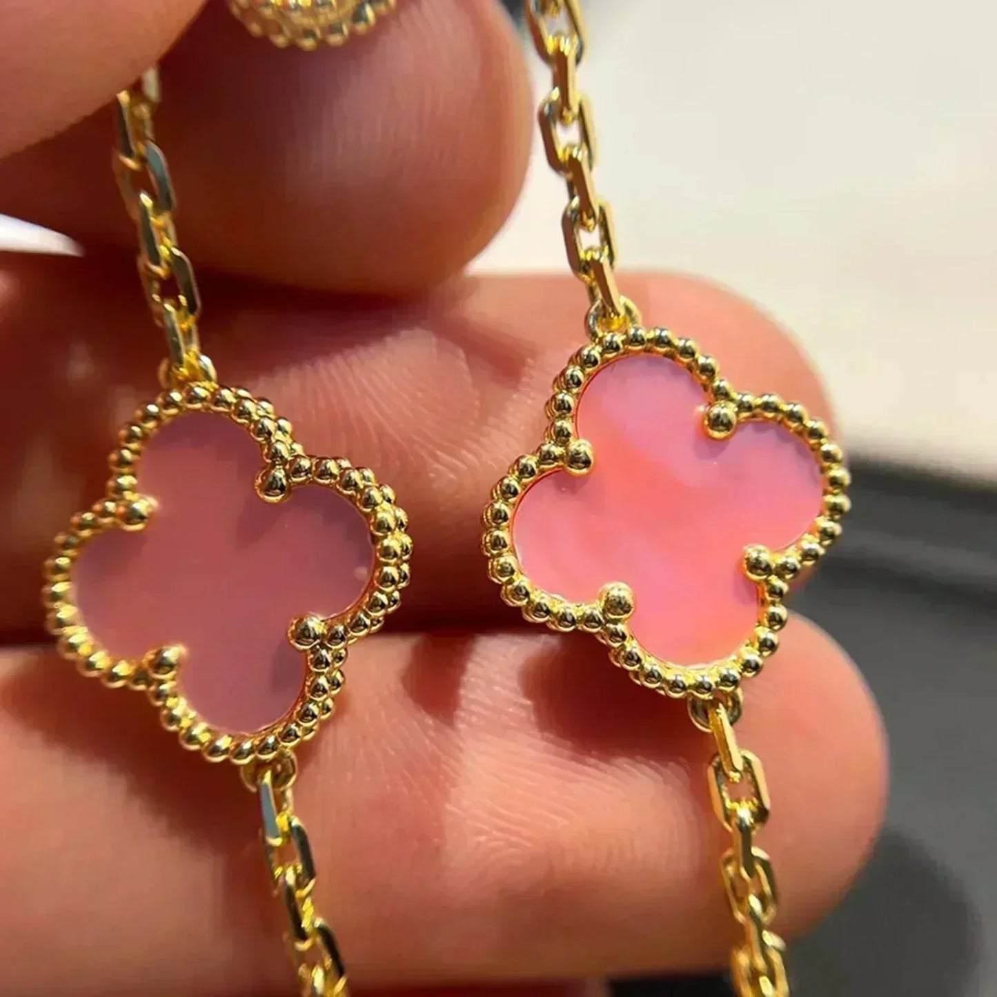 [Vellora-Opalyn]CLOVER 5 PINK MOP BRACELET