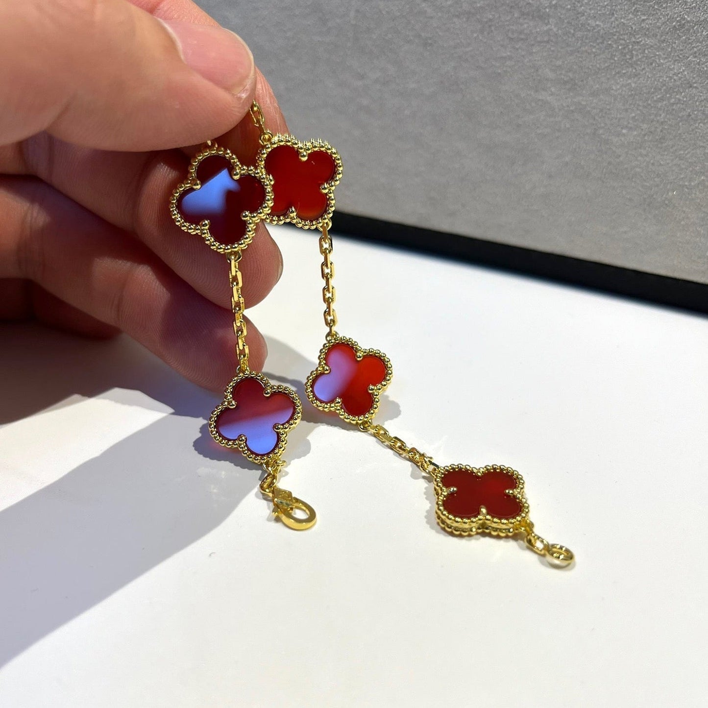 [Vellora-Opalyn]CLOVER 5 MOTIFS RED AGATE  BRACELET
