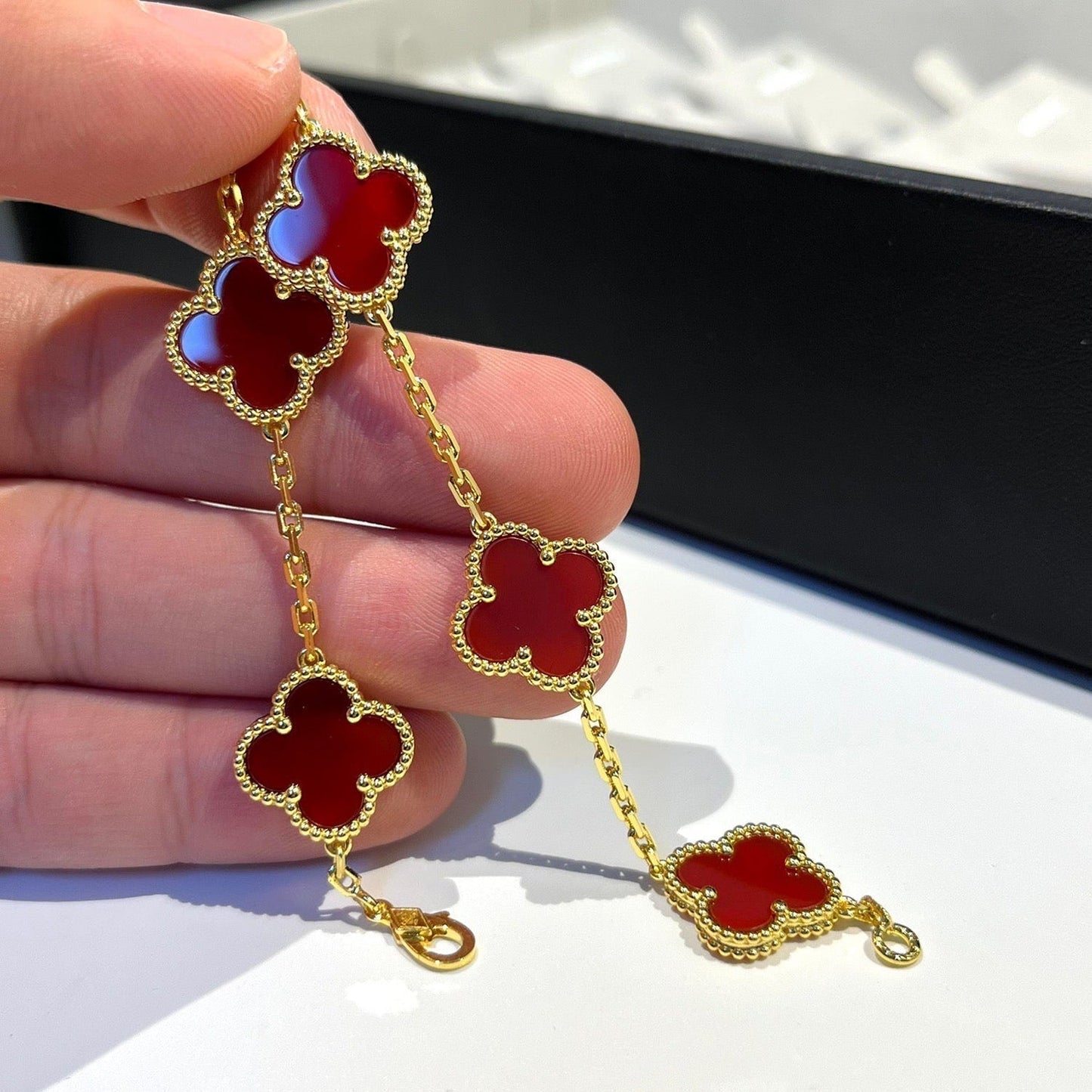 [Vellora-Opalyn]CLOVER 5 MOTIFS RED AGATE  BRACELET