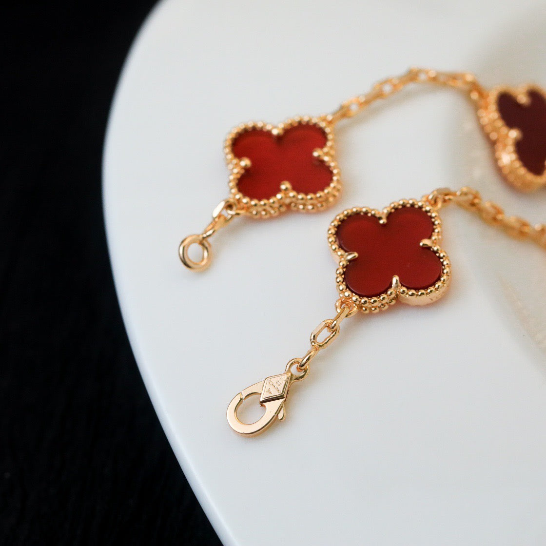 [Vellora-Opalyn]CLOVER 5 MOTIFS RED AGATE  BRACELET