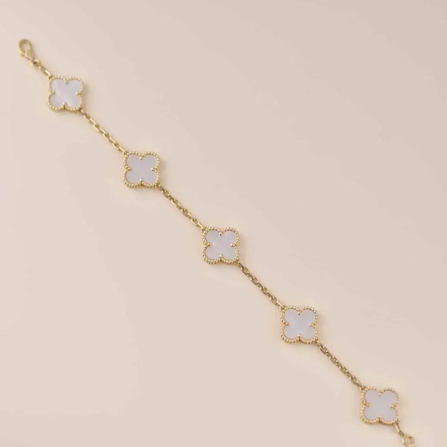 [Vellora-Opalyn]CLOVER  5 MOTIF WHITE MOP BRACELET
