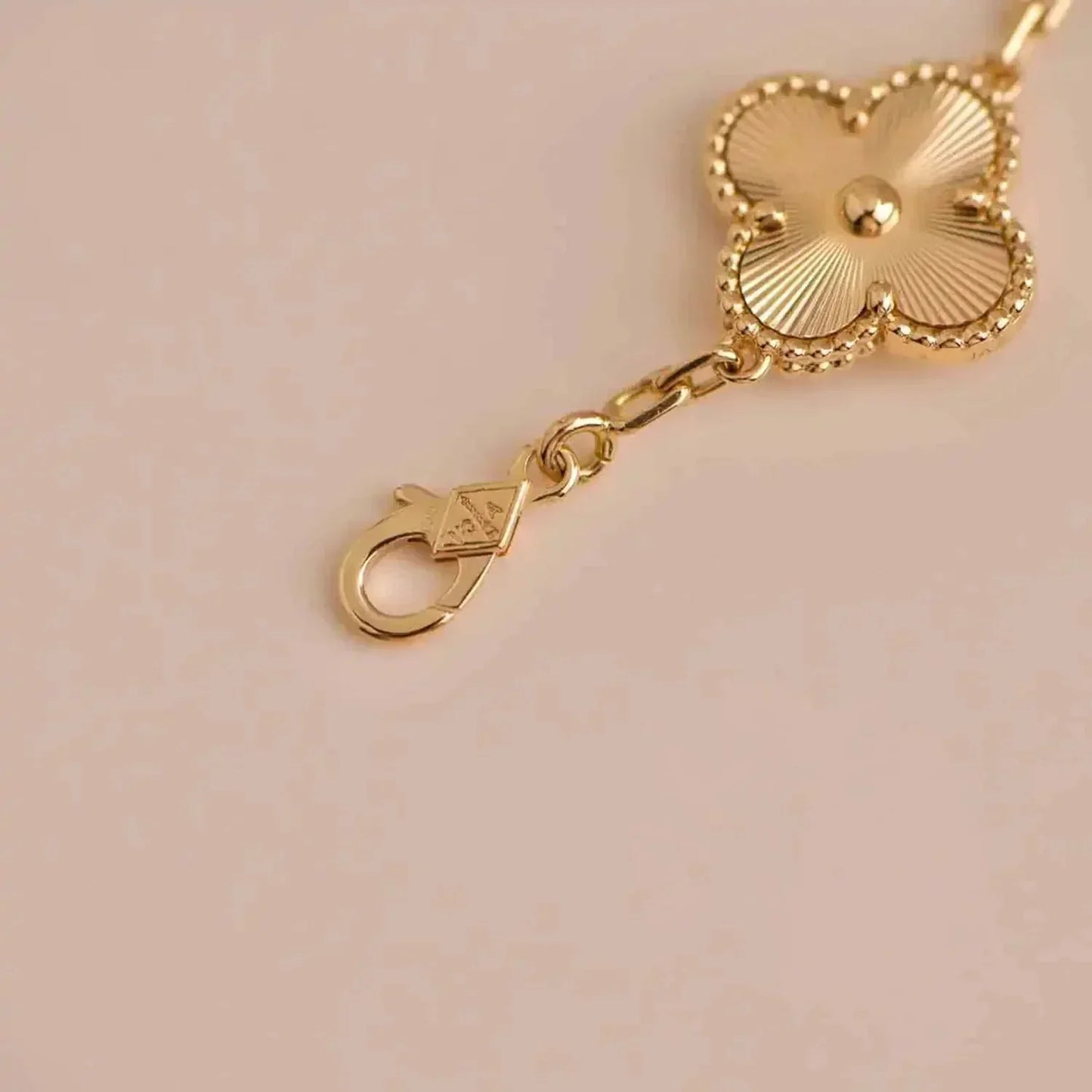 [Vellora-Opalyn]CLOVER 5 FLOWERS LASER BRACELET