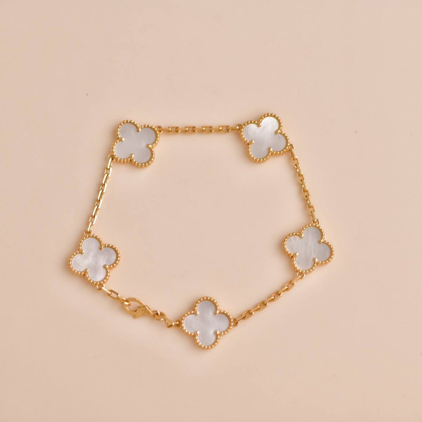 [Vellora-Opalyn]CLOVER  5 MOTIF WHITE MOP BRACELET