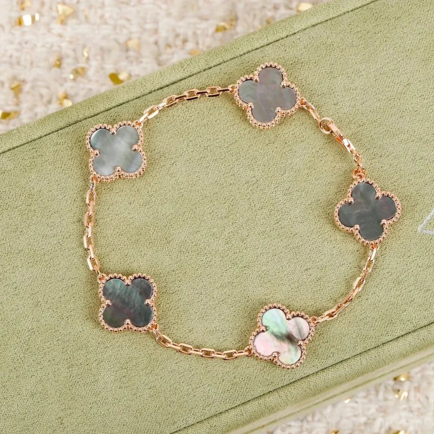 [Vellora-Opalyn]CLOVER 5 MOTIF GRAY MOP  BRACELET
