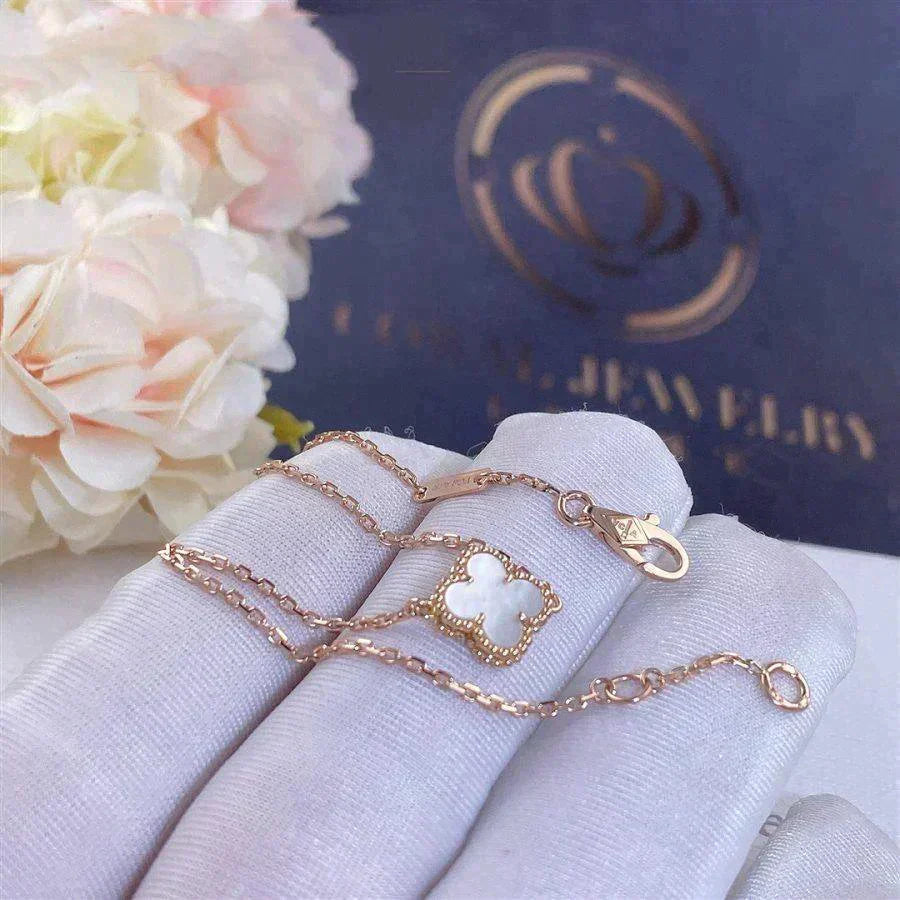 [Vellora-Opalyn]CLOVER WHITE MOP SINGLE FLOWER BRACELET