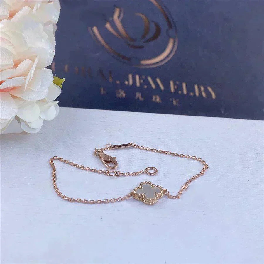 [Vellora-Opalyn]CLOVER WHITE MOP SINGLE FLOWER BRACELET