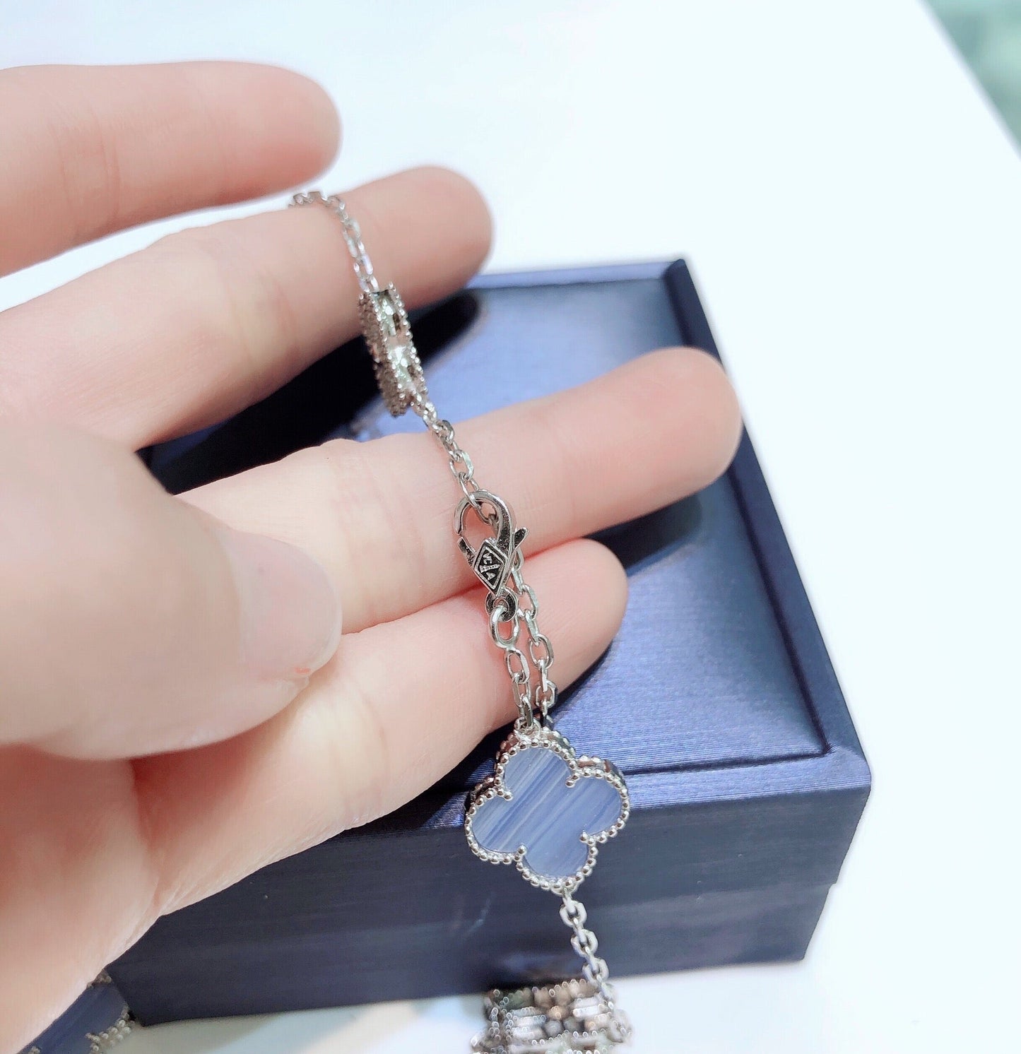 [Vellora-Opalyn]CLOVERS THE 10-MOTIFS CHALCEDONY DIAMONDS SILVER NECKLACE