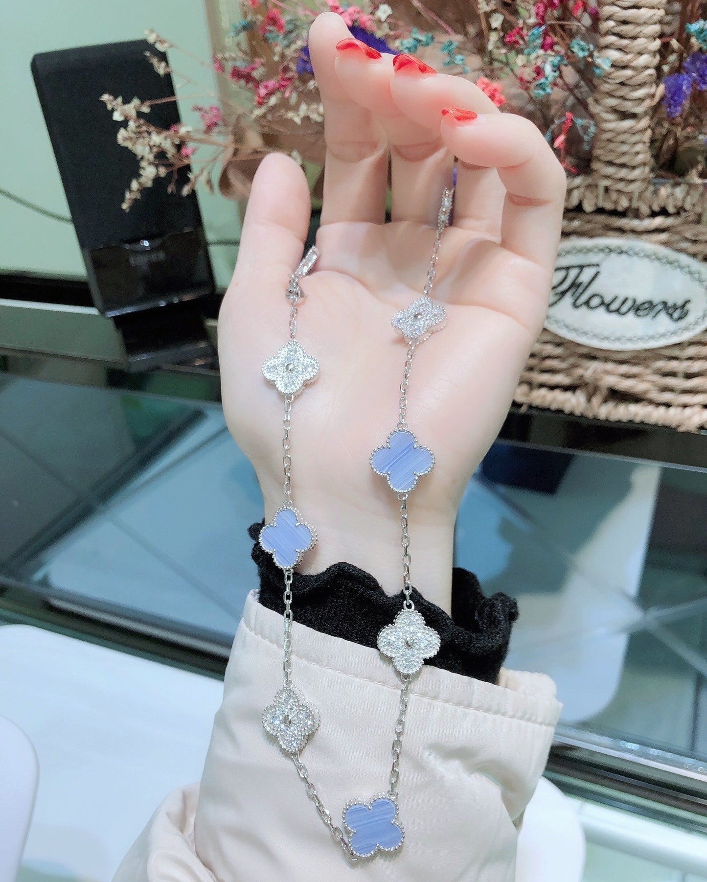 [Vellora-Opalyn]CLOVERS THE 10-MOTIFS CHALCEDONY DIAMONDS SILVER NECKLACE
