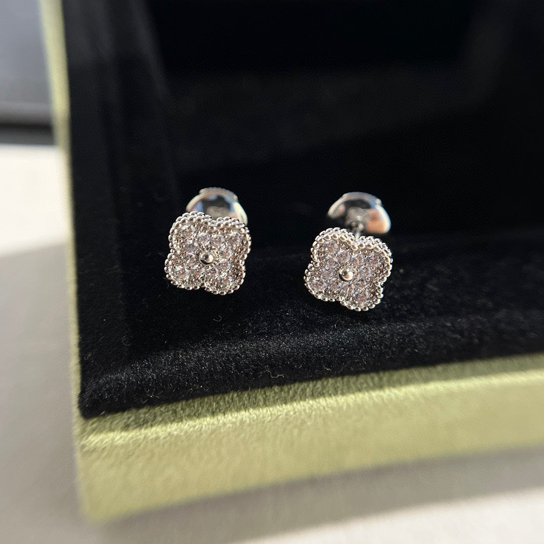 [Vellora-Opalyn]CLOVER MINI DIAMOND STUD EARRINGS