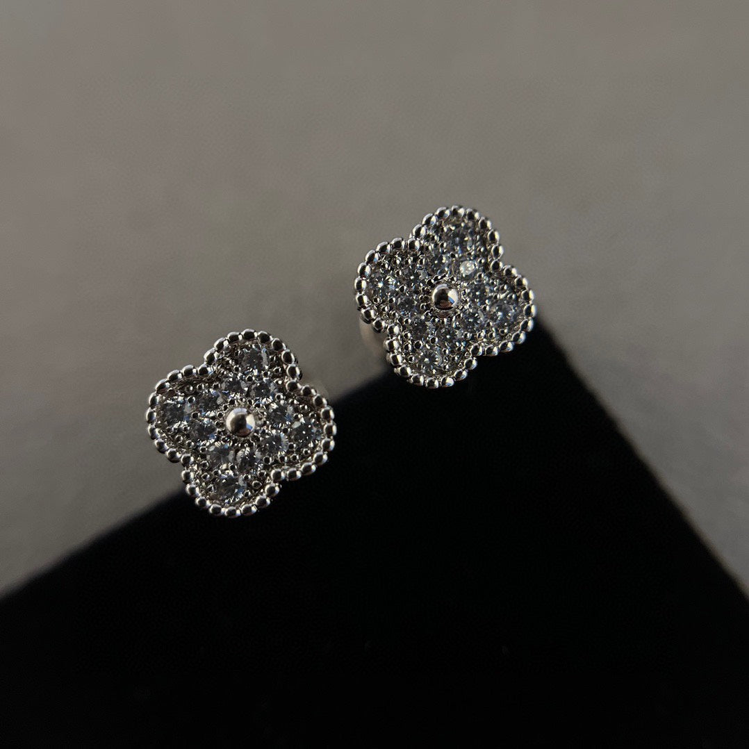 [Vellora-Opalyn]CLOVER MINI DIAMOND STUD EARRINGS