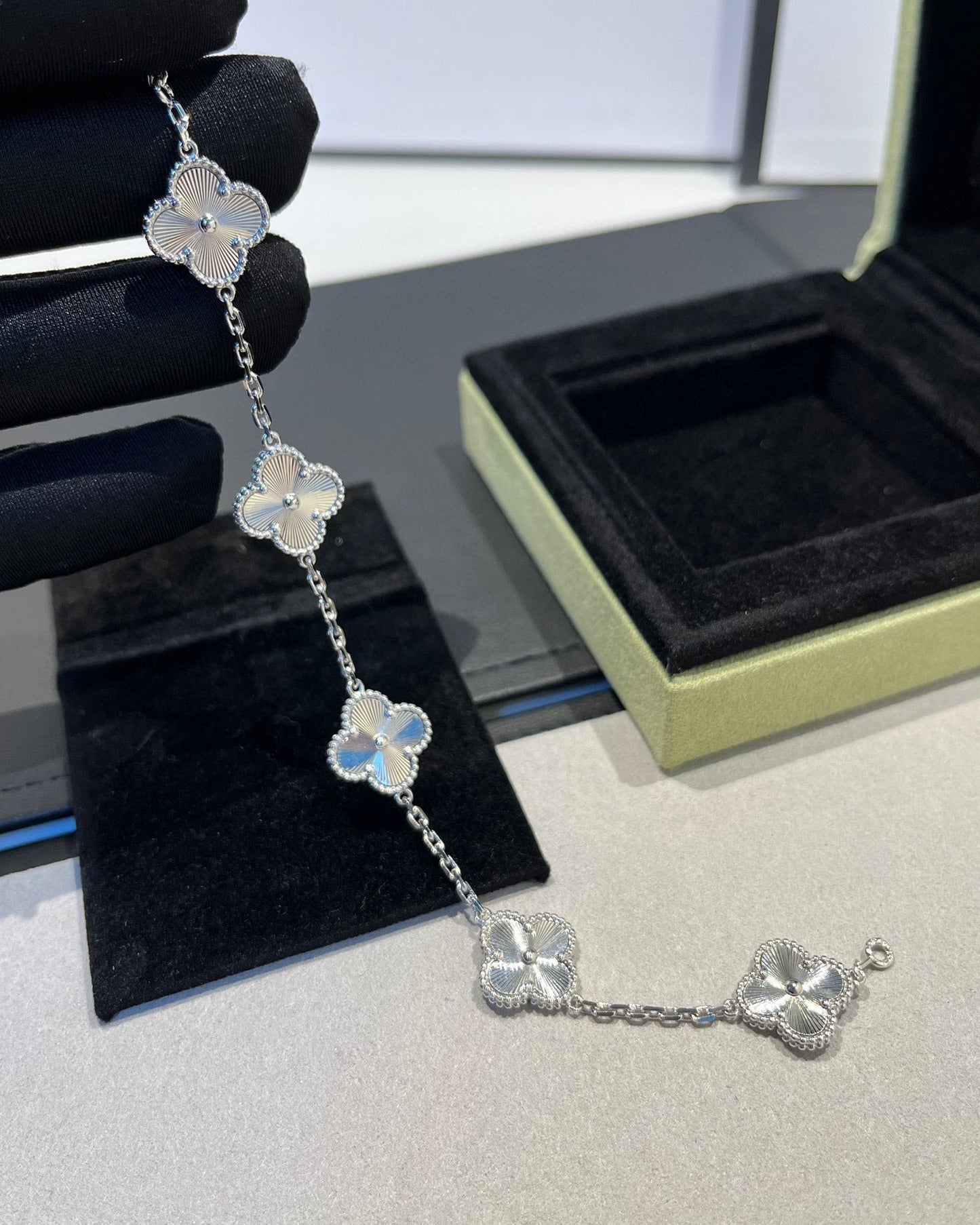 [Vellora-Opalyn]CLOVER SILVER 5 MOTIFS BRACELET