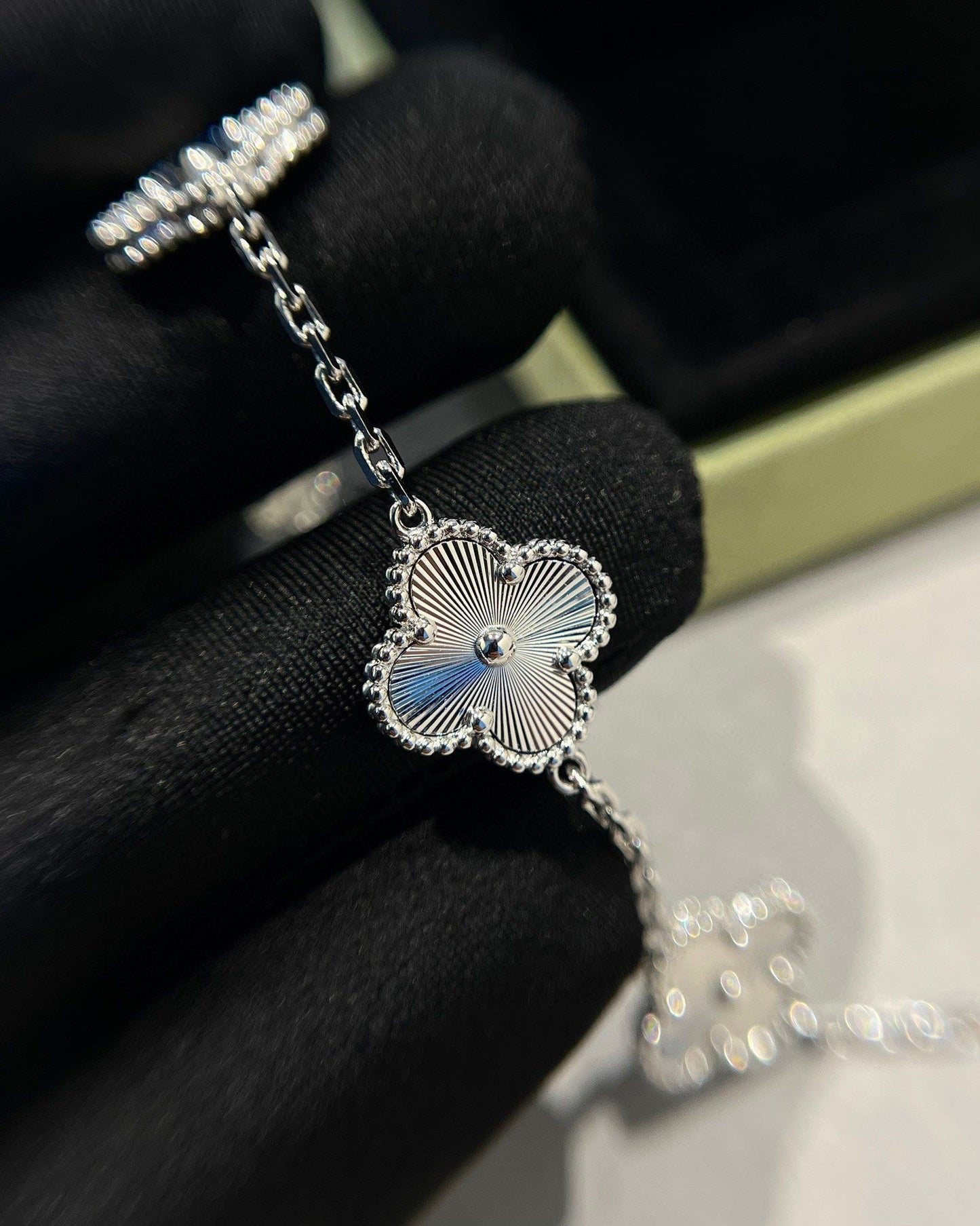 [Vellora-Opalyn]CLOVER SILVER 5 MOTIFS BRACELET