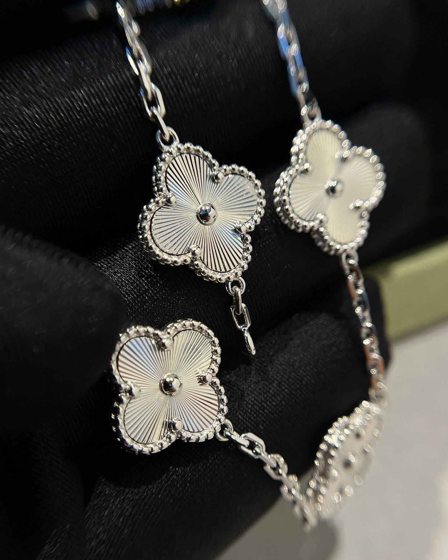 [Vellora-Opalyn]CLOVER SILVER 5 MOTIFS BRACELET