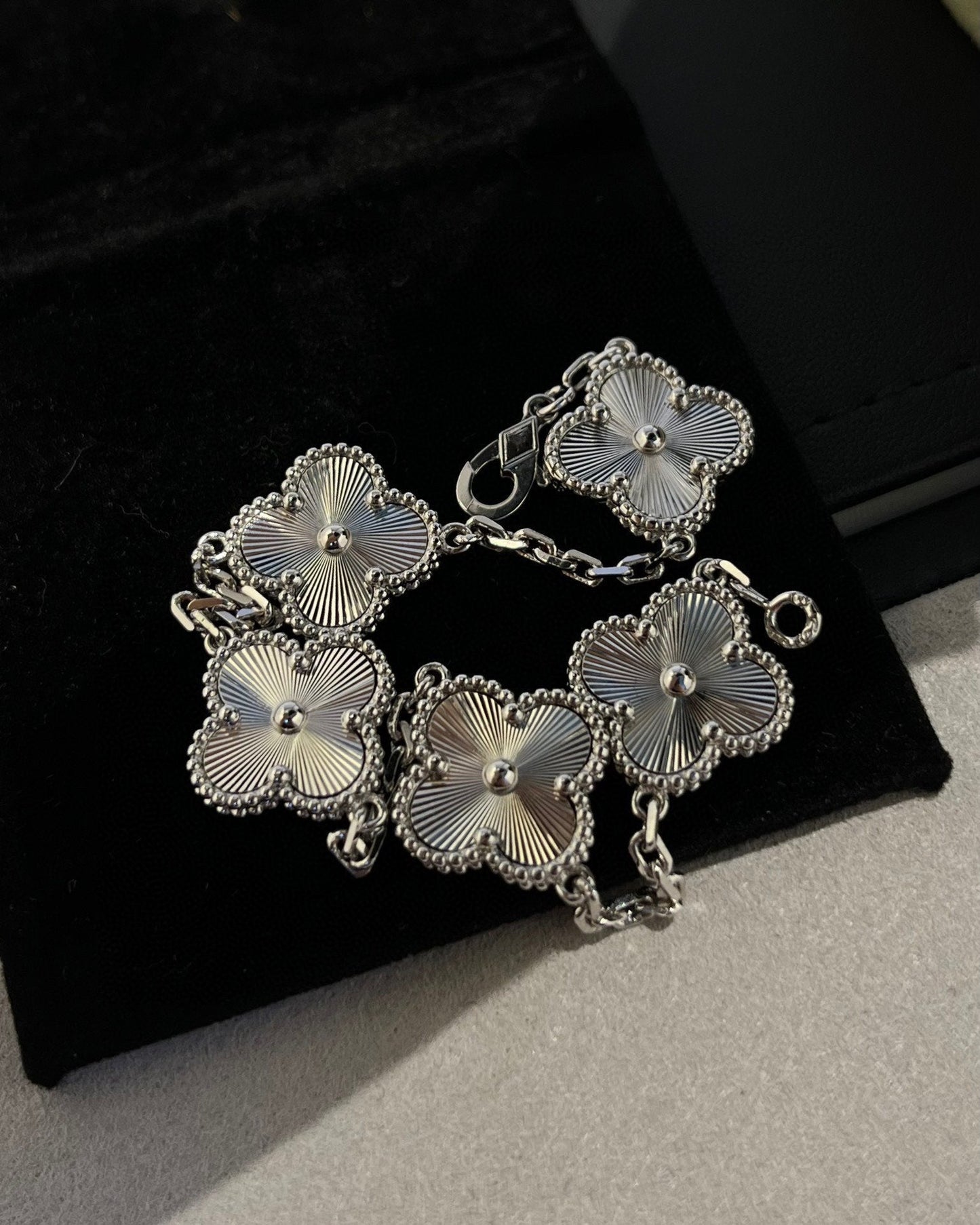 [Vellora-Opalyn]CLOVER SILVER 5 MOTIFS BRACELET