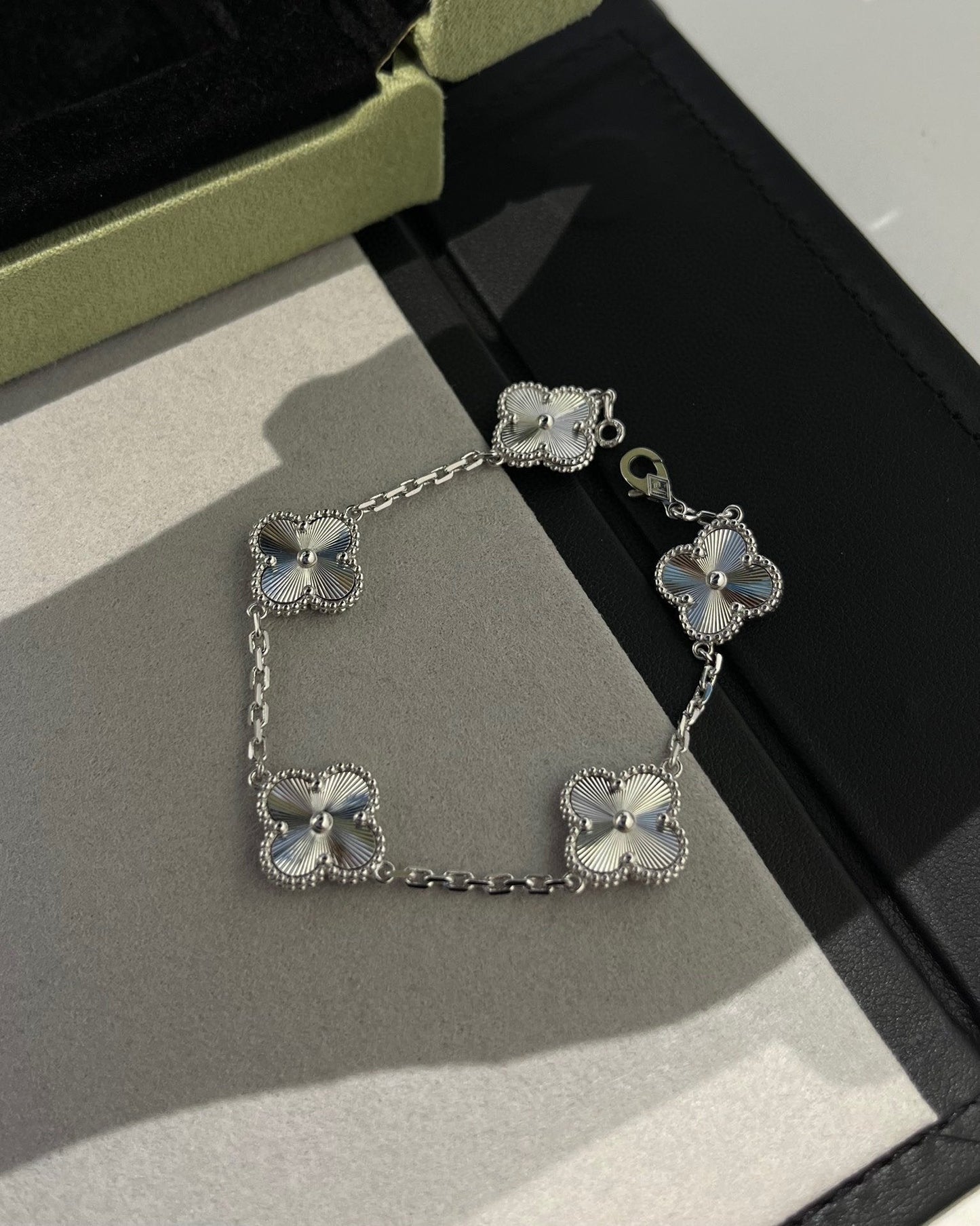 [Vellora-Opalyn]CLOVER SILVER 5 MOTIFS BRACELET
