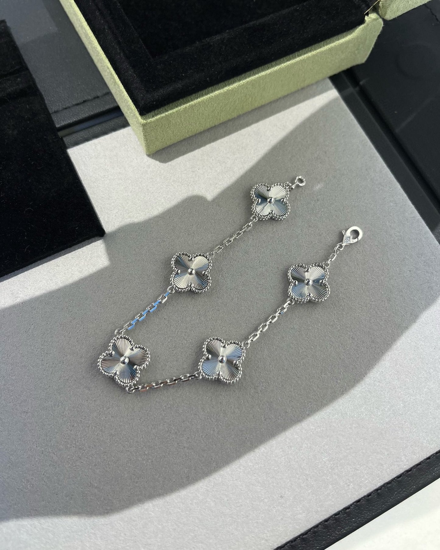 [Vellora-Opalyn]CLOVER SILVER 5 MOTIFS BRACELET
